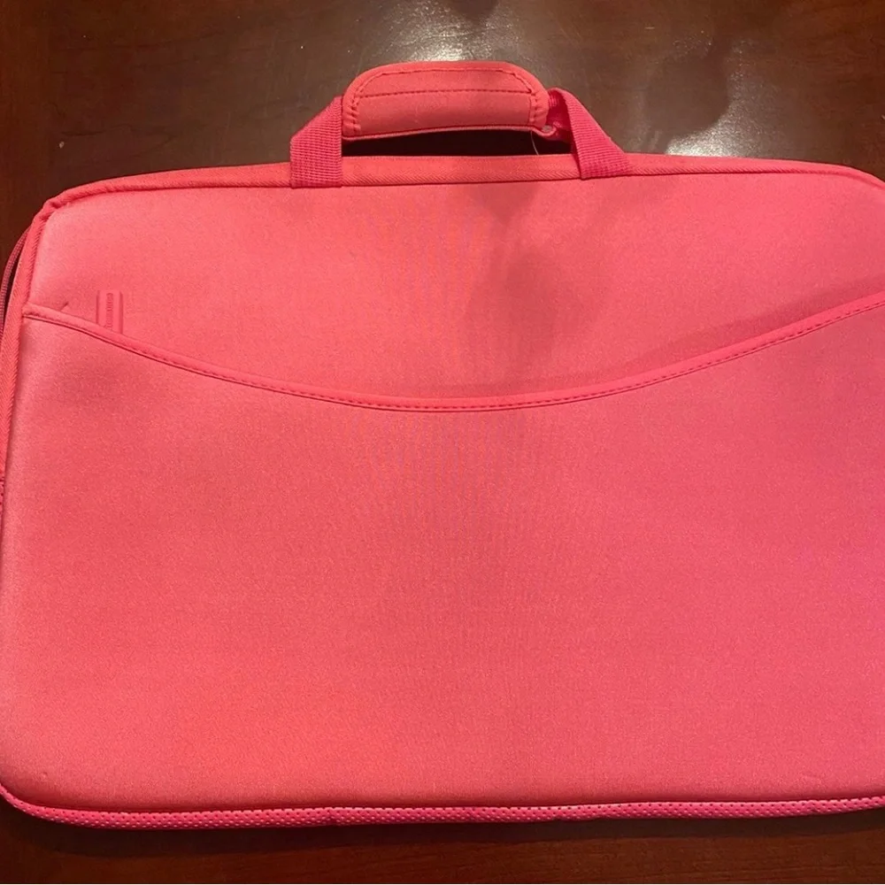NWOT SlipIt Pro laptop case for 17